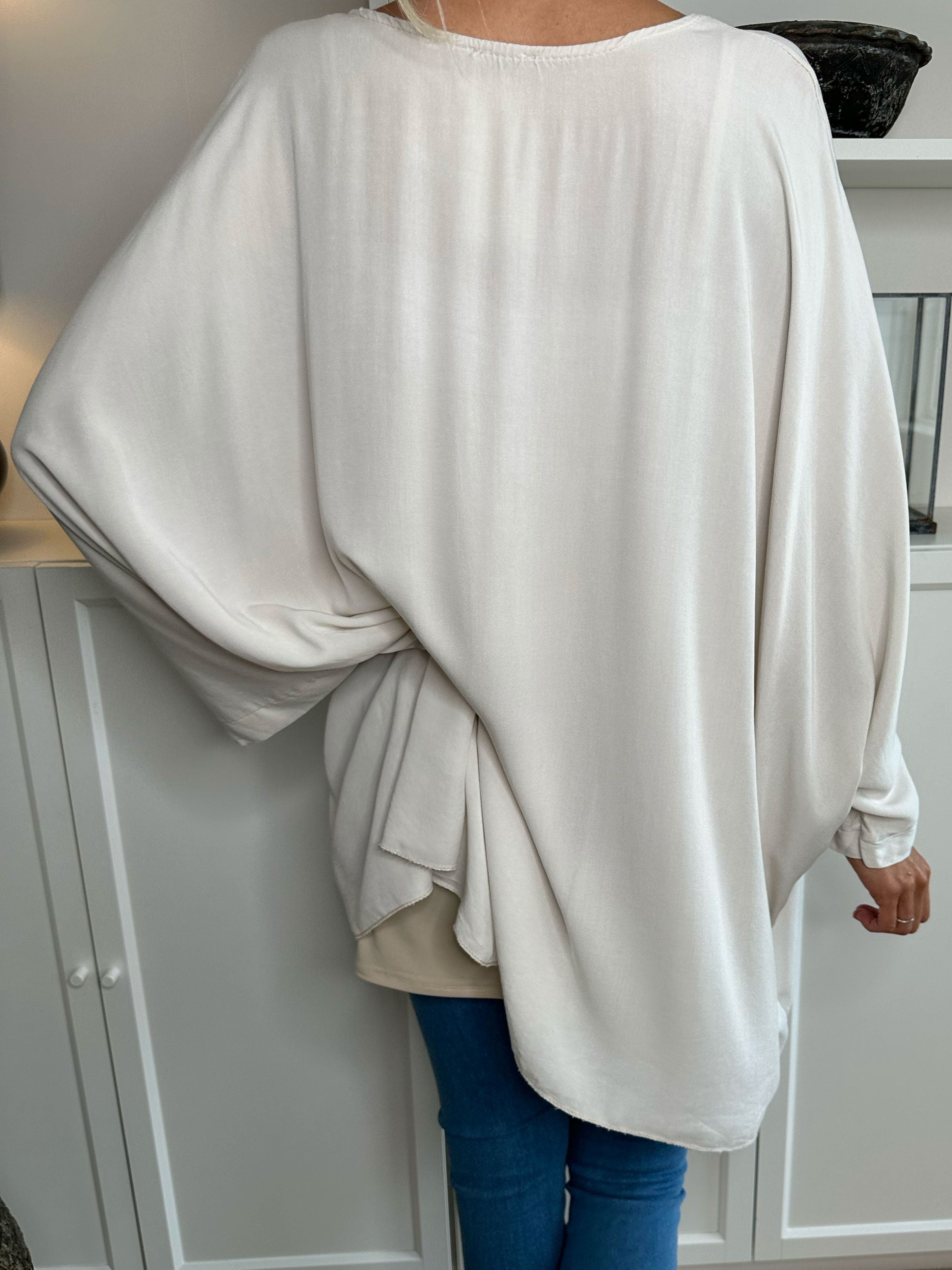 Hope Short - Cool oversize blus med motiv framtill